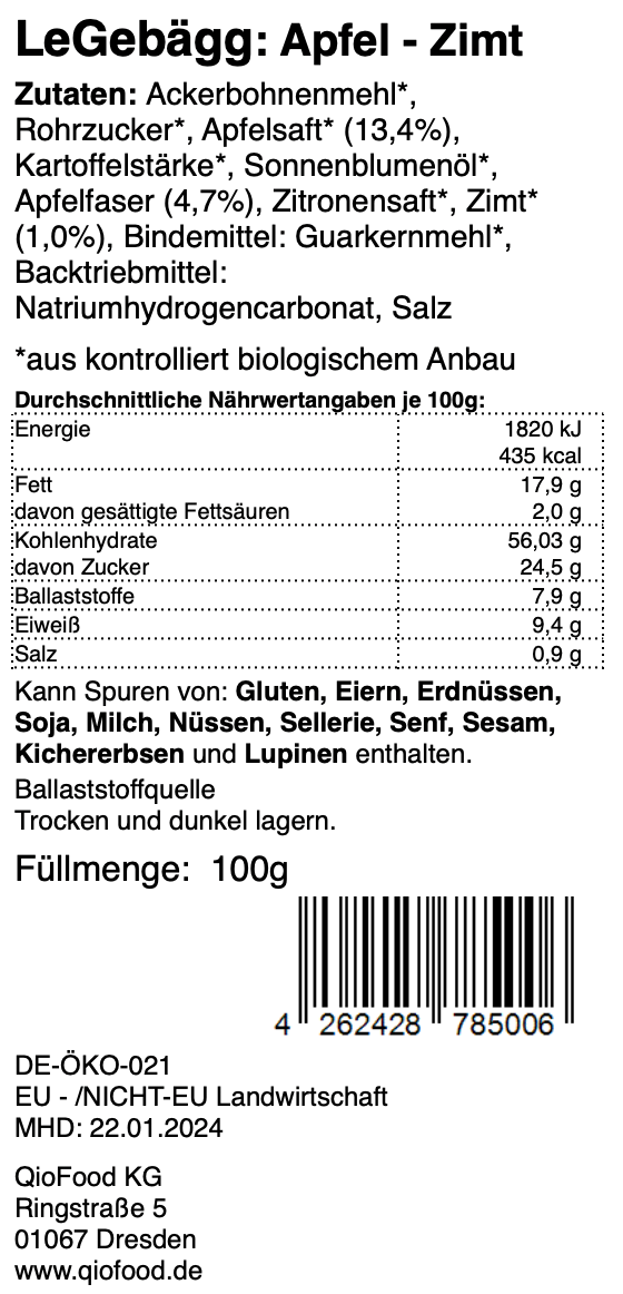 Das Bild zeigt ein Produktetikett von LeGebägg – Apfel Zimt 100 g mit einer Auflistung der Zutaten wie „Ackerbohnenmehl“, „Apfelsaft“ und „Zimt“ auf einer Hülsenfrucht von Qio Food.